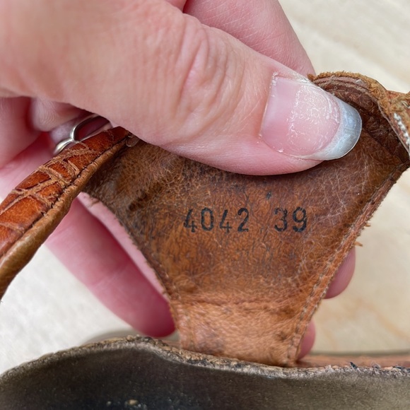 TAOS Womens Leather Wedge Sandals size 39 - Picture 9 of 9